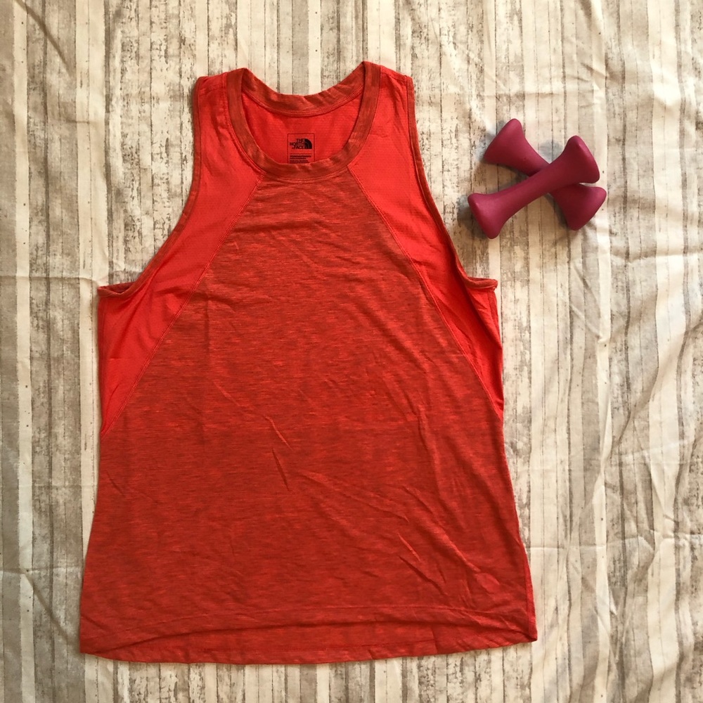 💪🏻 The North Face Hot Coral Flashdry Mesh Medium Tank